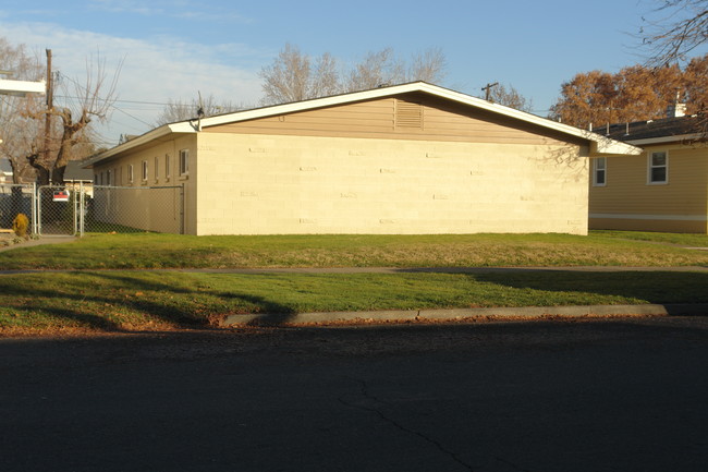 211 S 10th Ave in Yakima, WA - Foto de edificio - Building Photo