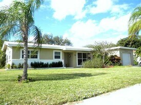 7161 NE 7th Ave in Boca Raton, FL - Building Photo
