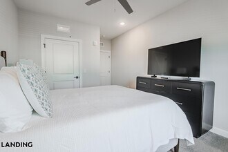 5001 Willowgate Loop, Unit 08-8210 in Tice, FL - Building Photo - Building Photo