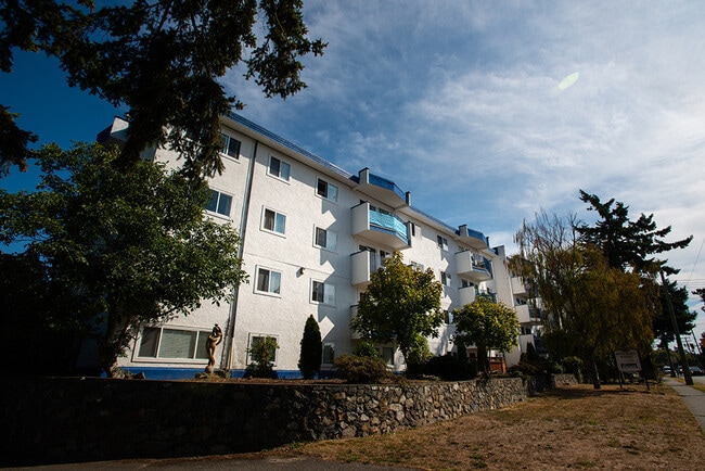 Royal Arcadia in Esquimalt, BC - Building Photo - Building Photo