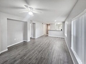 4831 Via Palm Lks, Unit 1201 in West Palm Beach, FL - Foto de edificio - Building Photo