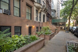 22 W 90th St in New York, NY - Building Photo - Building Photo