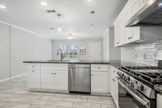 7356 Meadowview Ave in Baton Rouge, LA - Foto de edificio - Building Photo