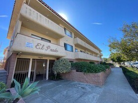 949 W 26th St in Los Angeles, CA - Building Photo