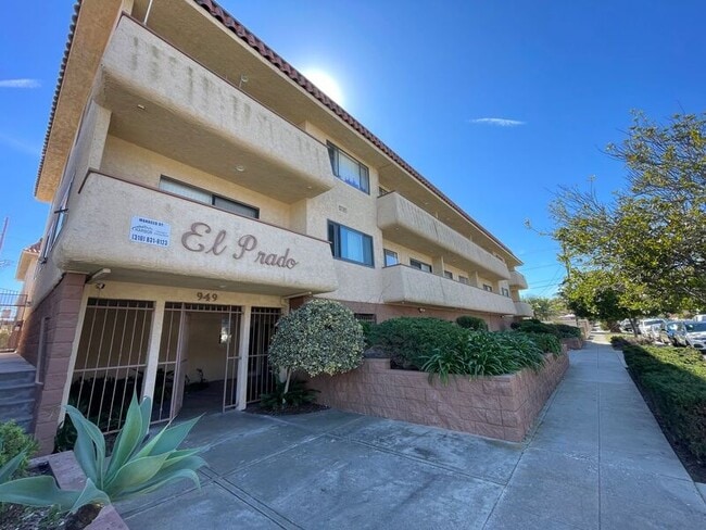 property at 949 W 26th St