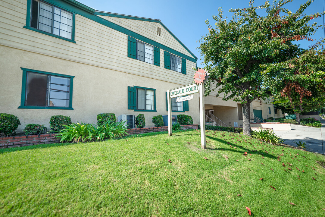 Emerald Court Apartments in Anaheim, CA - Building Photo