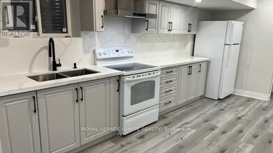 7210 Lulworth Ct in Mississauga, ON - Building Photo - Building Photo