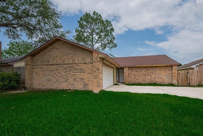 16250 Rancho Blanco Dr in Houston, TX - Building Photo - Building Photo
