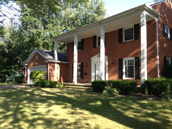 property at 119 W 41st St