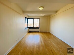 GRAND CONCOURSE in Bronx, NY - Building Photo - Building Photo