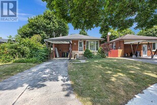 28 Furlong Ct in Toronto, ON - Building Photo
