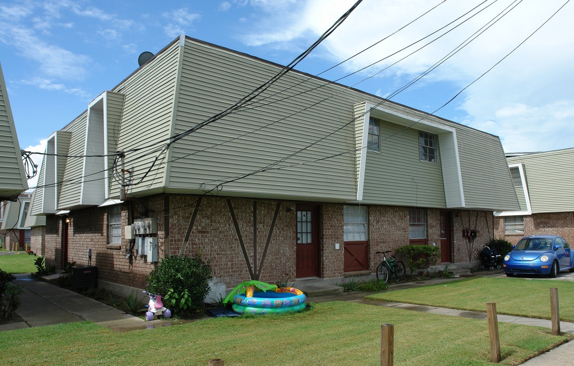 3702 W Esplanade Ave in Metairie, LA - Building Photo