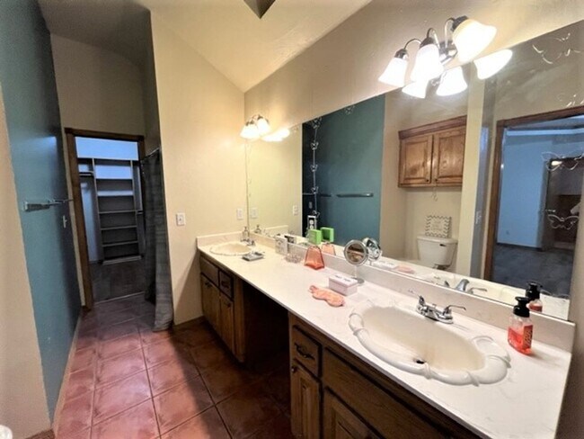 8104 Eagle Cir in Oklahoma City, OK - Building Photo - Building Photo