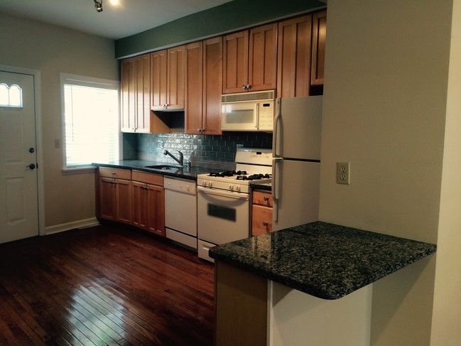 6106 Yardley Way in Pittsburgh, PA - Building Photo - Building Photo