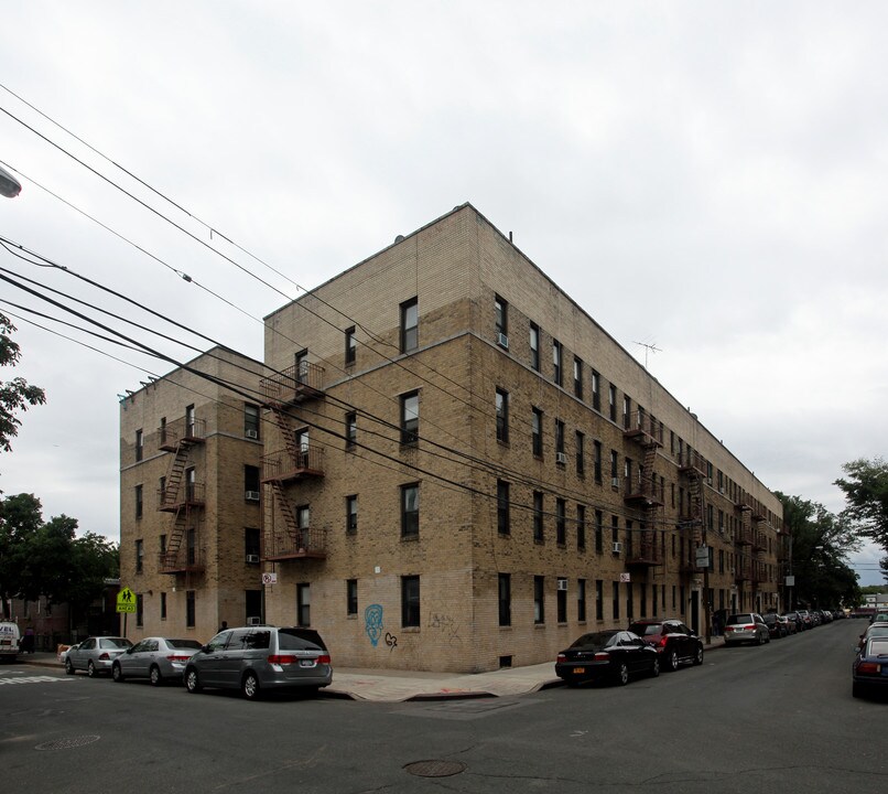 47-06 88th St in Elmhurst, NY - Building Photo