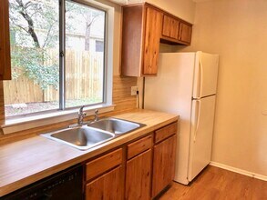 4504 Dorsett Oaks Cir, Unit A in Austin, TX - Building Photo - Building Photo