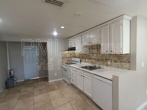 2406 S 69th St in Tampa, FL - Building Photo - Building Photo