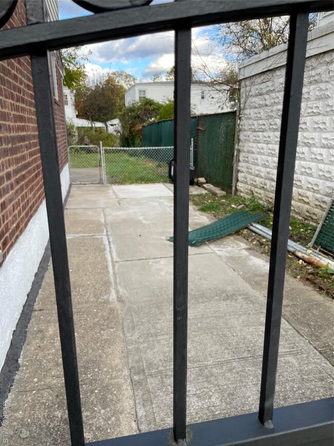 48-15 203rd St in Queens, NY - Building Photo - Building Photo