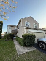2404 Lexington Ln in Naperville, IL - Building Photo