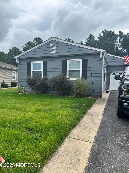 135 San Carlos St in Toms River, NJ - Building Photo