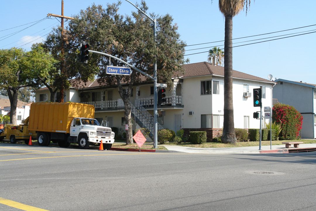 527 E Chevy Chase Dr in Glendale, CA - Building Photo