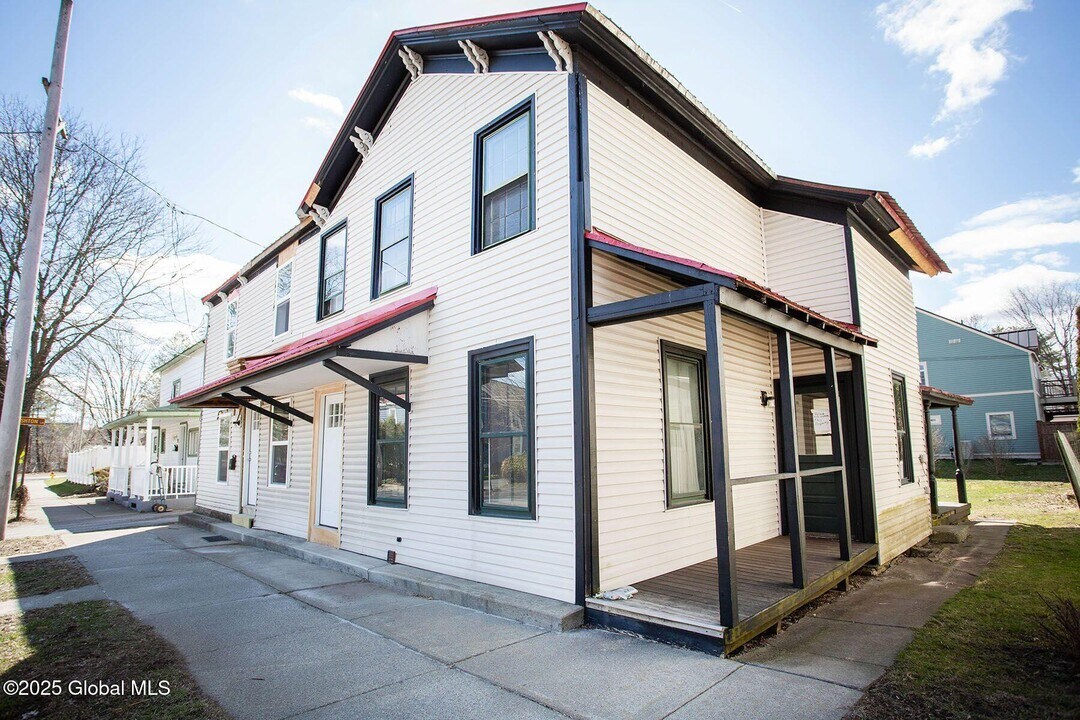 55 Franklin St in Saratoga Springs, NY - Building Photo