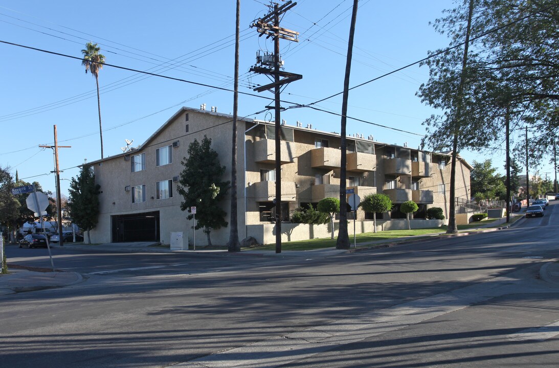 Casa Portola in Los Angeles, CA - Foto de edificio