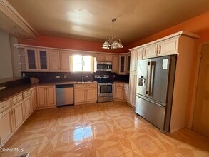 1017 Hegeman St-Unit -1st Floor in Schenectady, NY - Building Photo - Building Photo