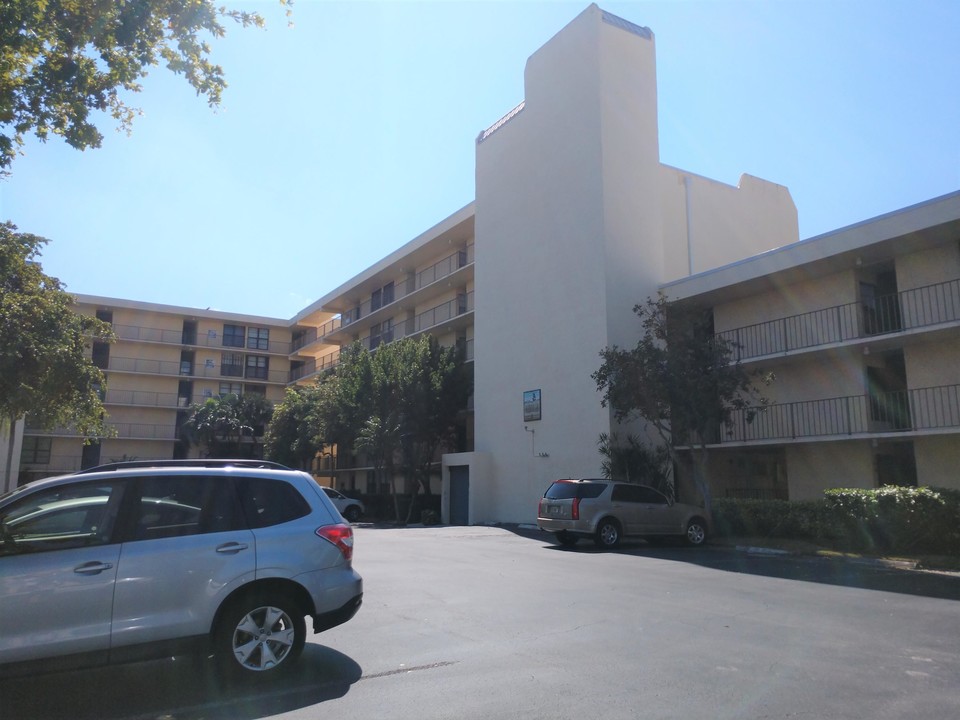 8 Royal Palm Way-Unit -3020 in Boca Raton, FL - Building Photo
