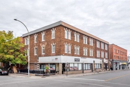 371-387 Bernard Rue O in Montréal, QC - Building Photo - Building Photo