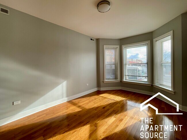 4736 W Armitage Ave in Chicago, IL - Building Photo - Building Photo