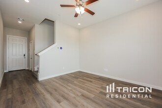 210 Mansfield Ct in Saginaw, TX - Foto de edificio - Building Photo