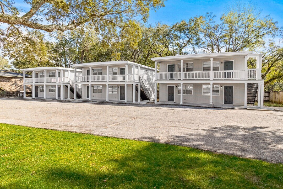 6631 Magnolia St in Milton, FL - Building Photo