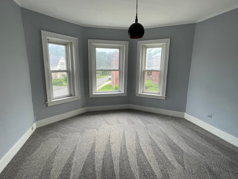 643 W Main St in New Britain, CT - Building Photo