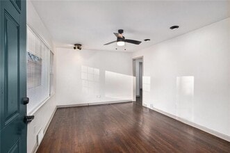 2105 Fellowship Rd in Tucker, GA - Foto de edificio - Building Photo