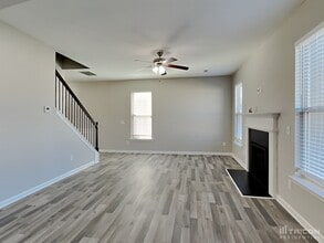 2203 Jenny Dr in Fairburn, GA - Foto de edificio - Building Photo