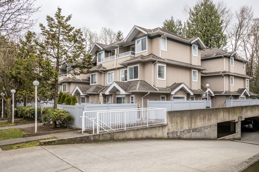 7136 18th Av in Burnaby, BC - Building Photo