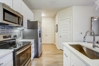 Ella Parkside in Austin, TX - Foto de edificio - Building Photo