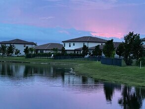 1307 Whitcombe Dr in Royal Palm Beach, FL - Building Photo - Building Photo