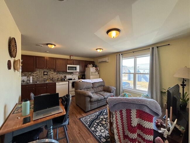 523 Canterbury Dr in Fredericton, NB - Building Photo - Building Photo