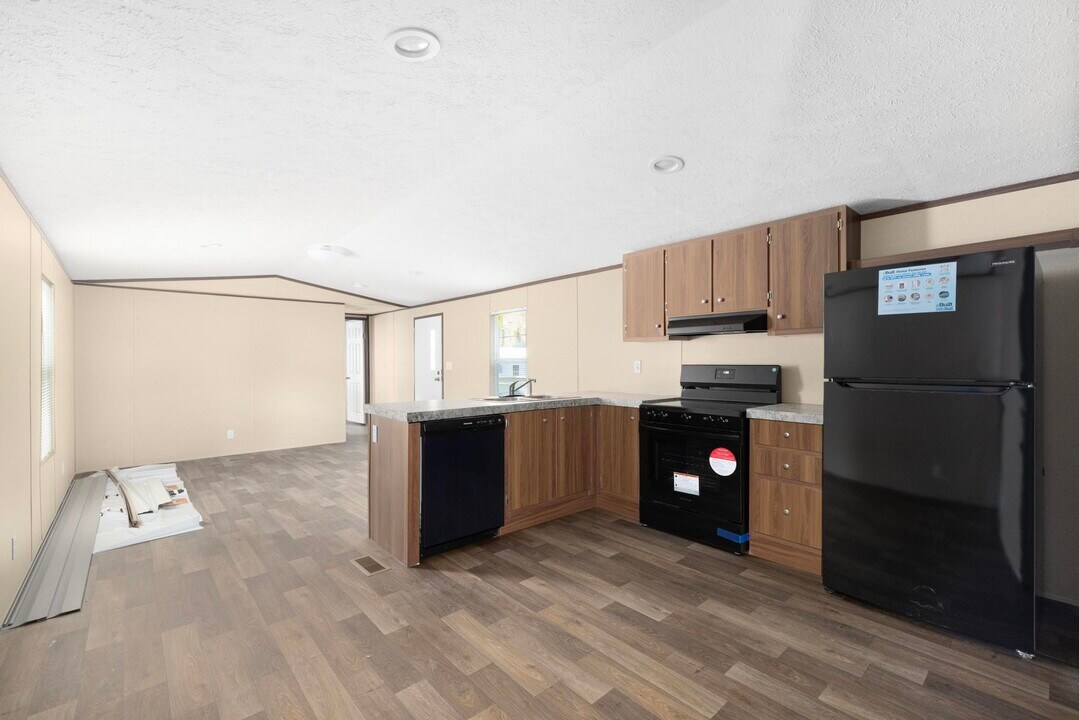 100 Burrow Ln in Elizabethton, TN - Building Photo