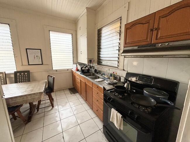 1520 Ke’eaumoku St-Unit -Room K5 in Honolulu, HI - Foto de edificio - Building Photo