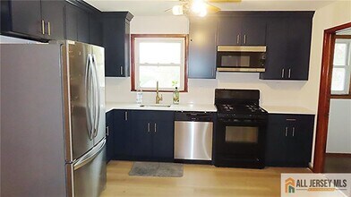 649 Inman Ave in Woodbridge Township, NJ - Building Photo - Building Photo