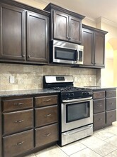 10237 Hawthorn Dr in Oklahoma City, OK - Foto de edificio - Building Photo