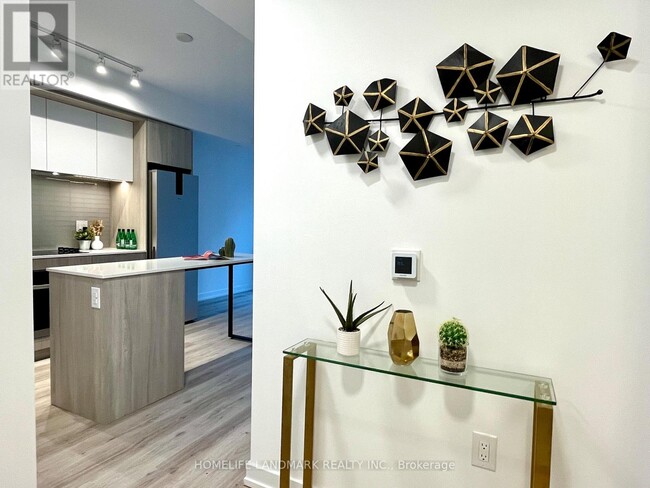 395 Square One Dr in Mississauga, ON - Building Photo - Building Photo