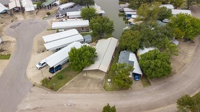 609 Brazos Harbor Cir in Granbury, TX - Building Photo - Building Photo
