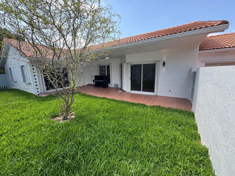 8754 NW 149th Terrace in Hialeah, FL - Building Photo