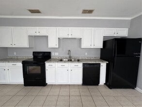 218 W 4th St in Frostproof, FL - Building Photo - Building Photo