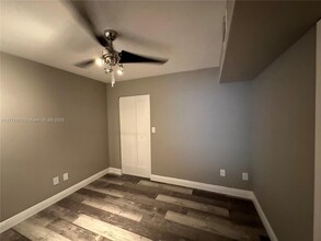 2871 N Oakland Forest Dr in Fort Lauderdale, FL - Building Photo - Building Photo