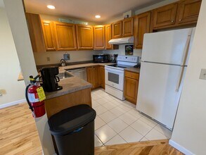 5 Sunset Dr, Unit 3 in Old Orchard Beach, ME - Building Photo - Building Photo